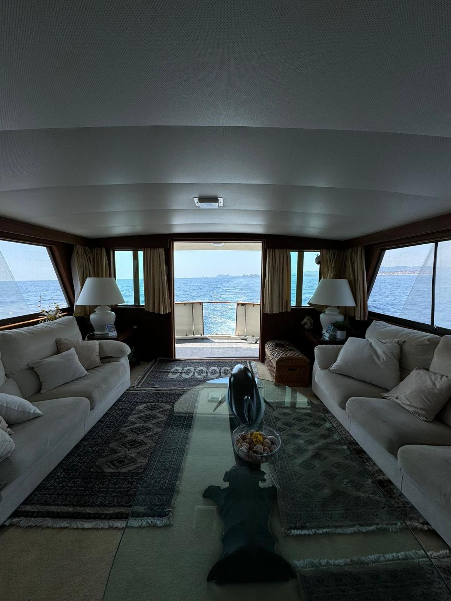 Hotel Yacht Our Alissa Sant Adria de Besos Eksteriør bilde